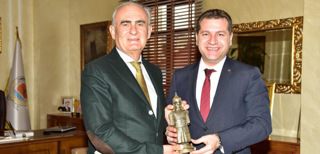 Konuk Başkan Yücel Yılmaz: Özlenen belediyeciliği hayata geçirmişsiniz