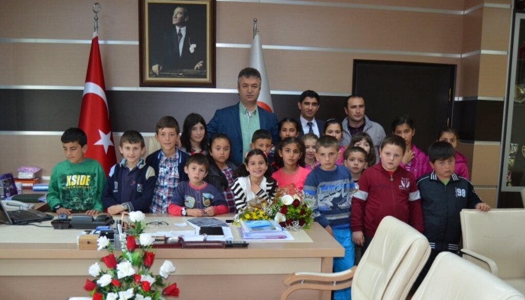 Küçük Öğrencilerden Başkan Topaloğlu’na Ziyaret