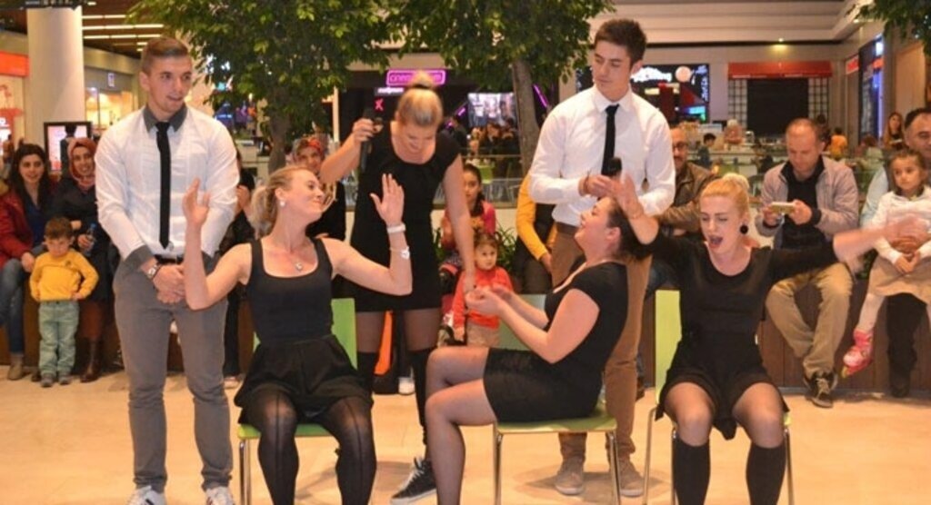 Kültürel Danslar Samsun Piazza’da