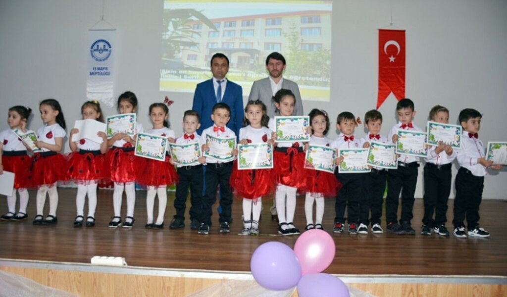 Kur-an Kursu Öğrencilerden Yılsonu Gösterisi