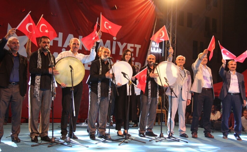 Kurtulmuş ve Karaaslan bir gecede 2 şehir 3 meydanda demokrasi nöbetinde