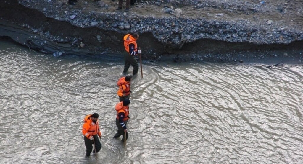 Kürtün Baraj Gölü'ne sürüklenen işçi kayboldu