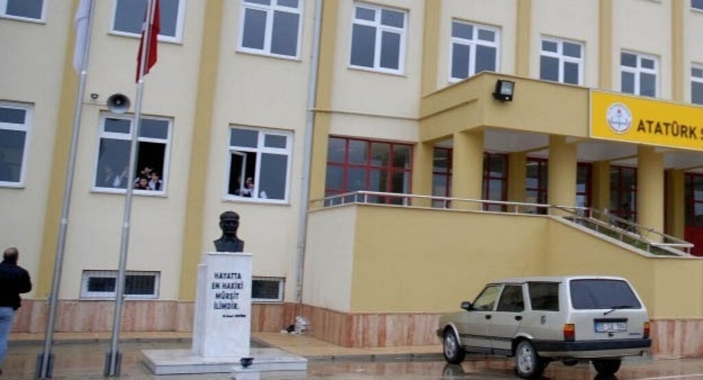 Liselere kayıtta 18 yaş sınırı kaldırıldı