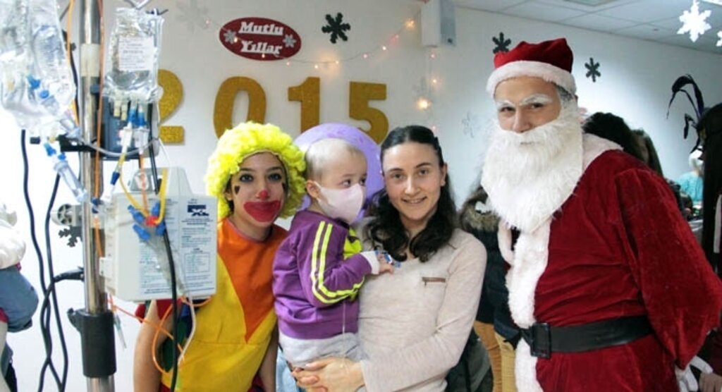 Lösemili çocuklar için erken yılbaşı kutlaması yapıldı