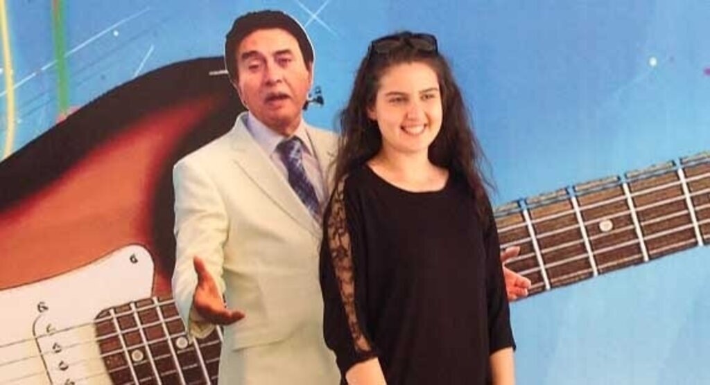 Lovelet’de usta şarkıcı Erol Büyükburç fotoğraf sergisi