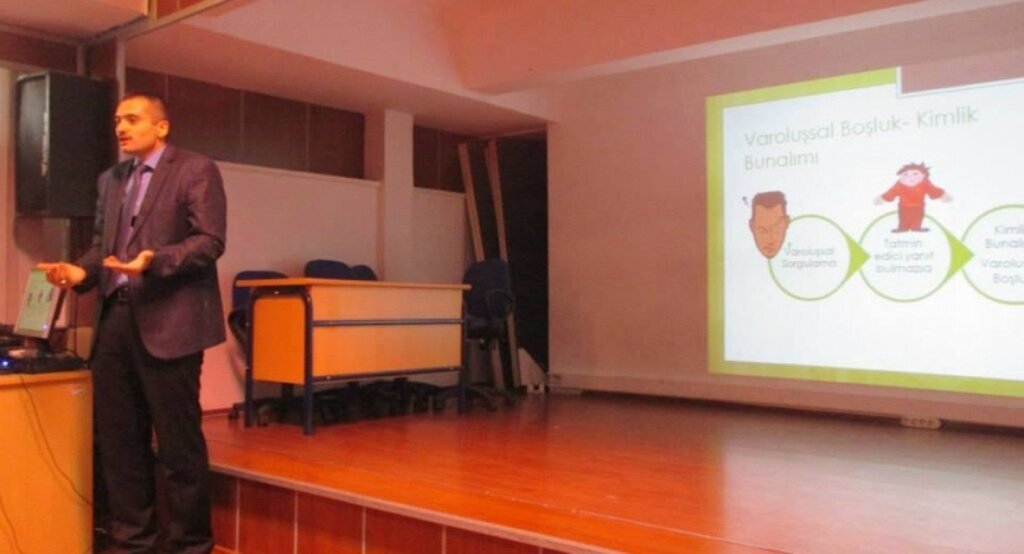 ‘Madde Bağımlılığı ve Gençlerde Anlam Boşluğu’ konferansları büyük ilgi görüyor