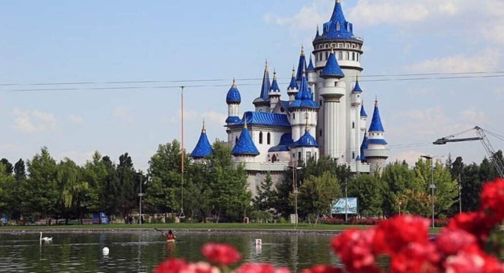 Masal kahramanları 1,1 milyon kişiyle buluştu