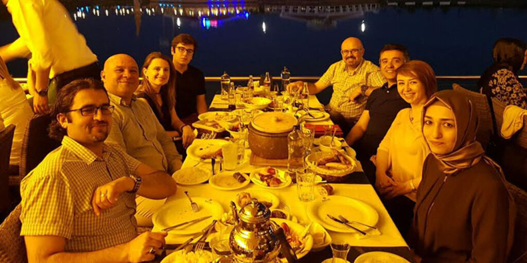 Medical Park ailesi iftarda Fevzi’nin Yeri Gurme’de buluştu