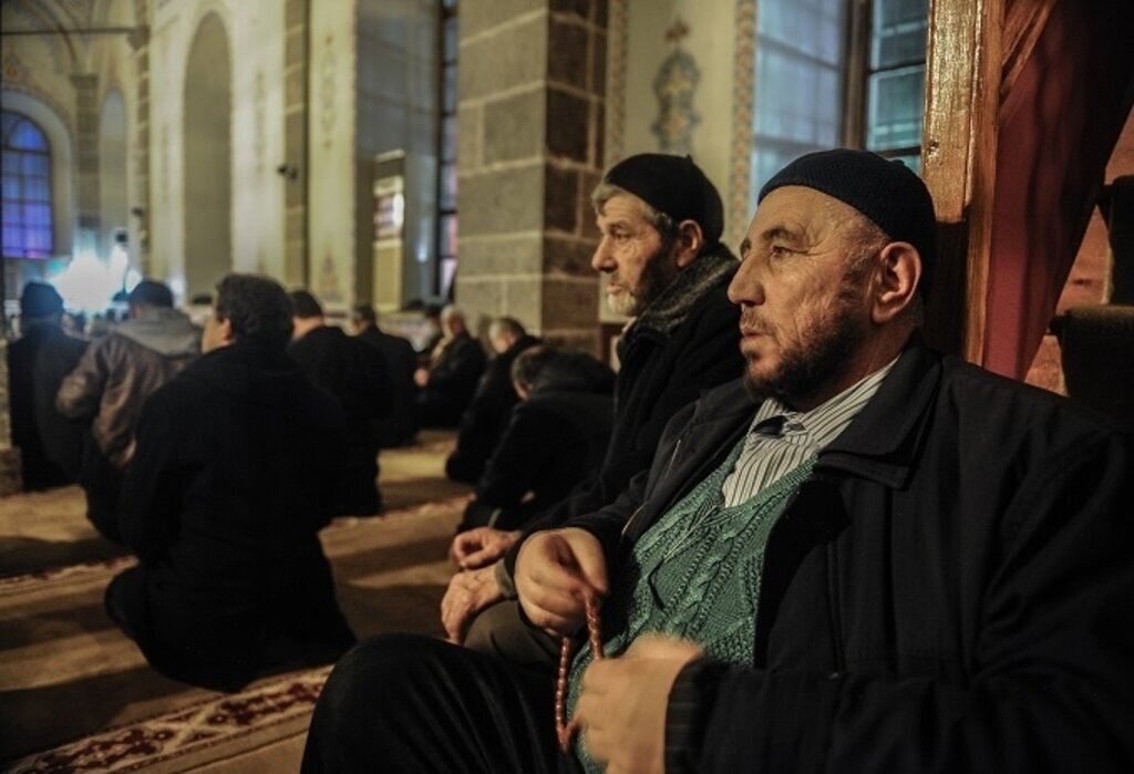 Mevlit Kandili'nde Samsunlular Kur'an-ı Kerim dinleyerek, dua etti