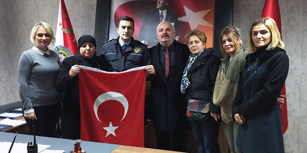 MHP Atakum Kadın Kolları'ndan Polis'e taziye ziyareti