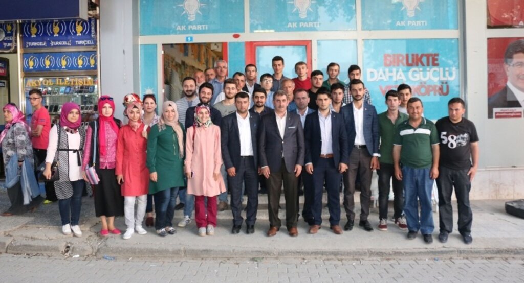 Milletvekili Adayı Köktaş 29 yıllık siyasi tercrübelerini gençlere paylaştı