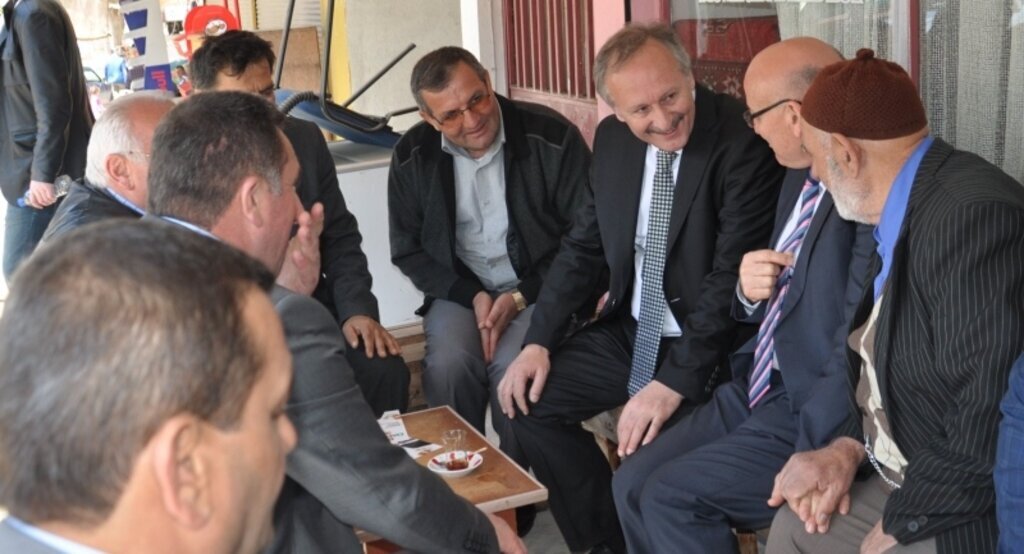 Milletvekili Adayı Özden minibüs satıcılarını ziyaret etti