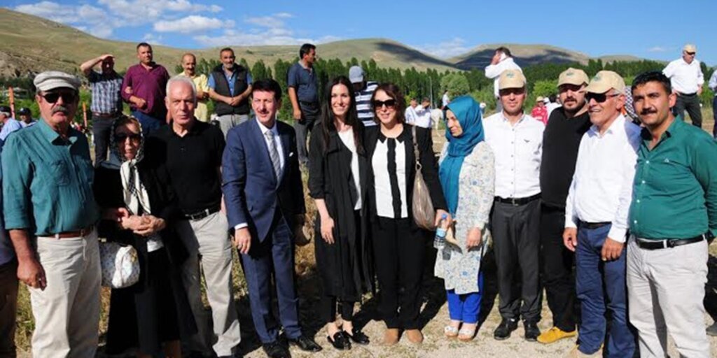 Milletvekili Karaaslan Bayburt'ta coşkuyla karşılandı