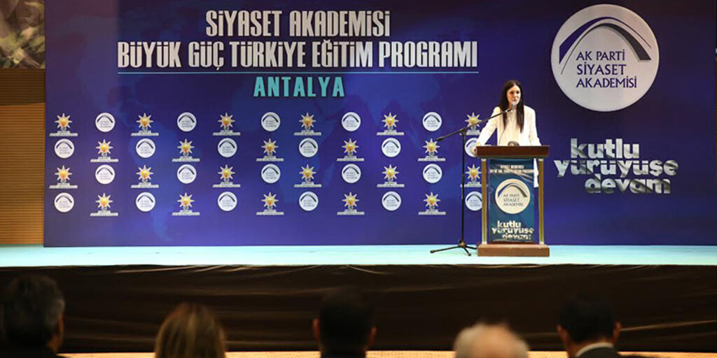 Milletvekili Karaaslan Siyaset Akademisi'nde ders verdi