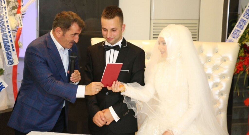 Milletvekili Köktaş genç çiftlerin mutluluklarına ortak oldu