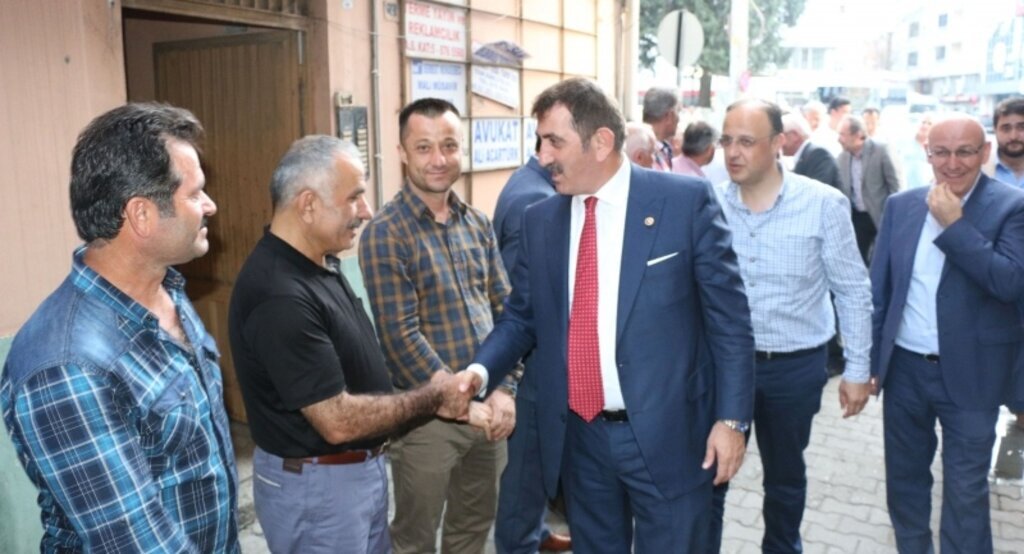 Milletvekili Köktaş teşkilat üyeleri ve vatandaşlarla bayramlaştı