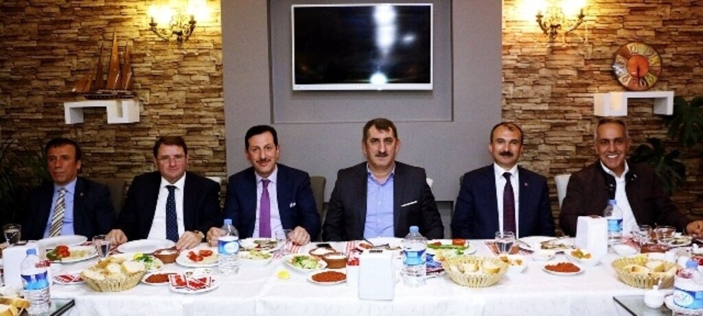 Milletvekili Köktaş'tan teşekkür yemeği