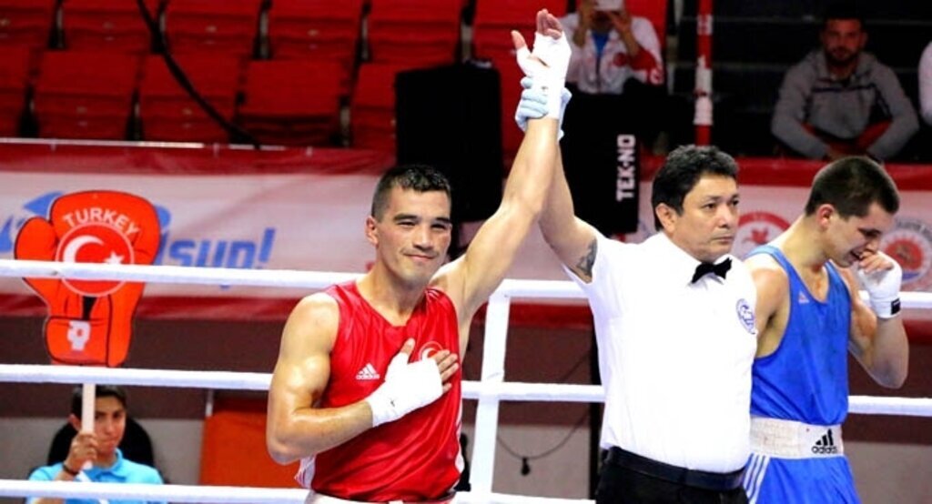 Milli Boksörümüz Batuhan Gözgeç tur atladı