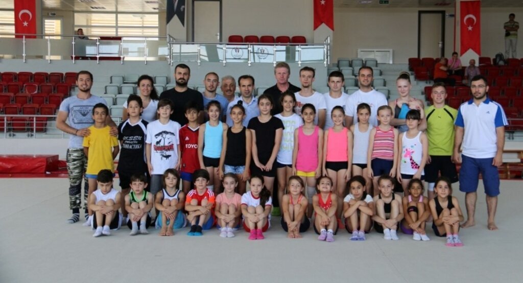 Milli olmak için yarıştılar