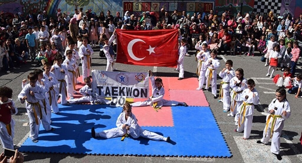 Minik Taekwondoculardan 23 Nisan Gösterisi