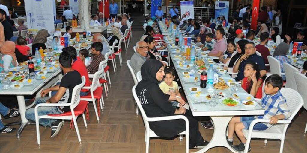 Mülteciler iftarda buluştu