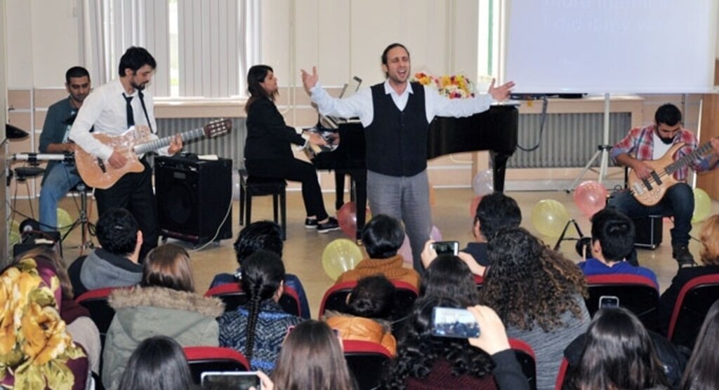 Müzik Öğretmenliği Öğrencilerinden Piyano Dinletisi