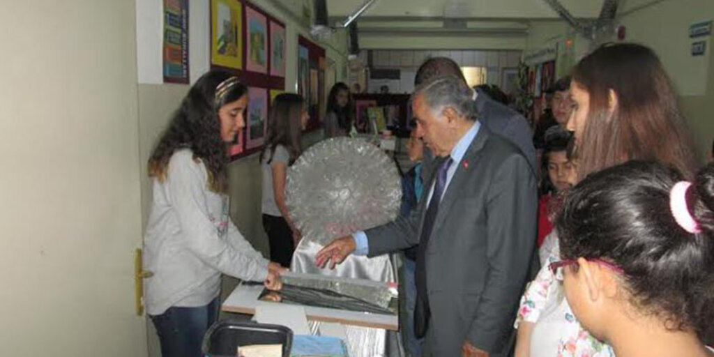 Nazmiye Demirel Ortaokulu yıl sonu sergisi açıldı