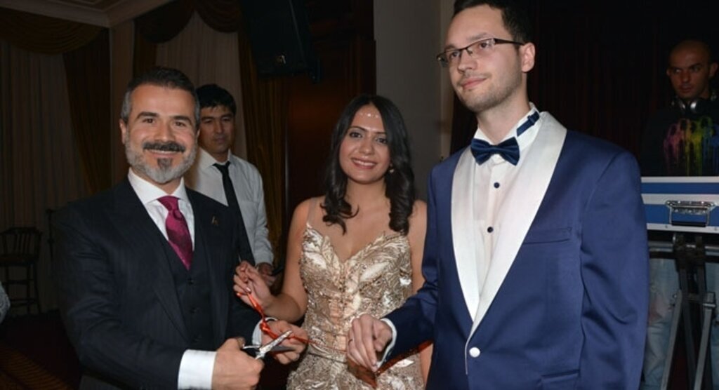 Nişan yüzüklerini Suat Kılıç taktı
