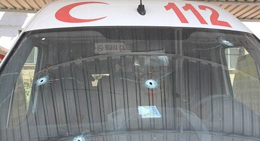 Nusaybin'de teröristler 3 ambulansı taradı