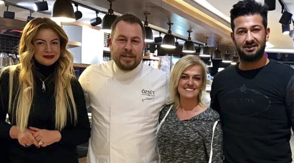 Ödüllü şef Yunus Emre Akkor Özsüt Yeşilyurt AVM'de!