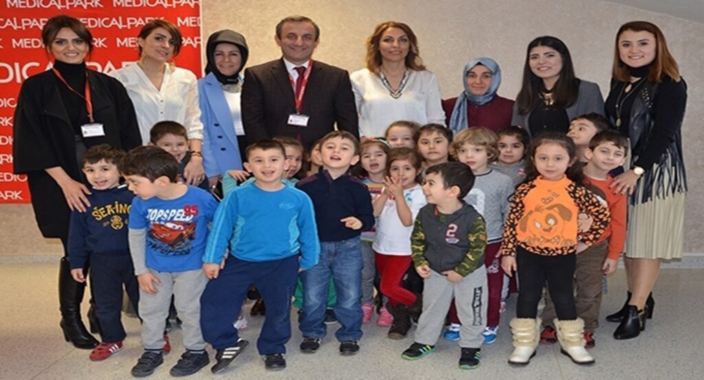 Öğrenciler, Doktorların Tıp Bayramını kutladı