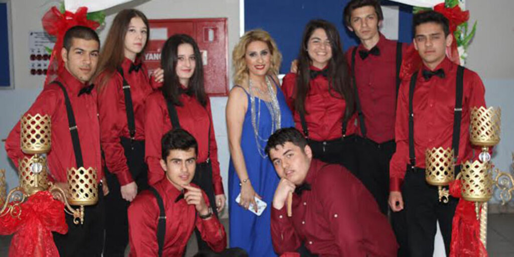 Öğrencilerden şiir dolu gece