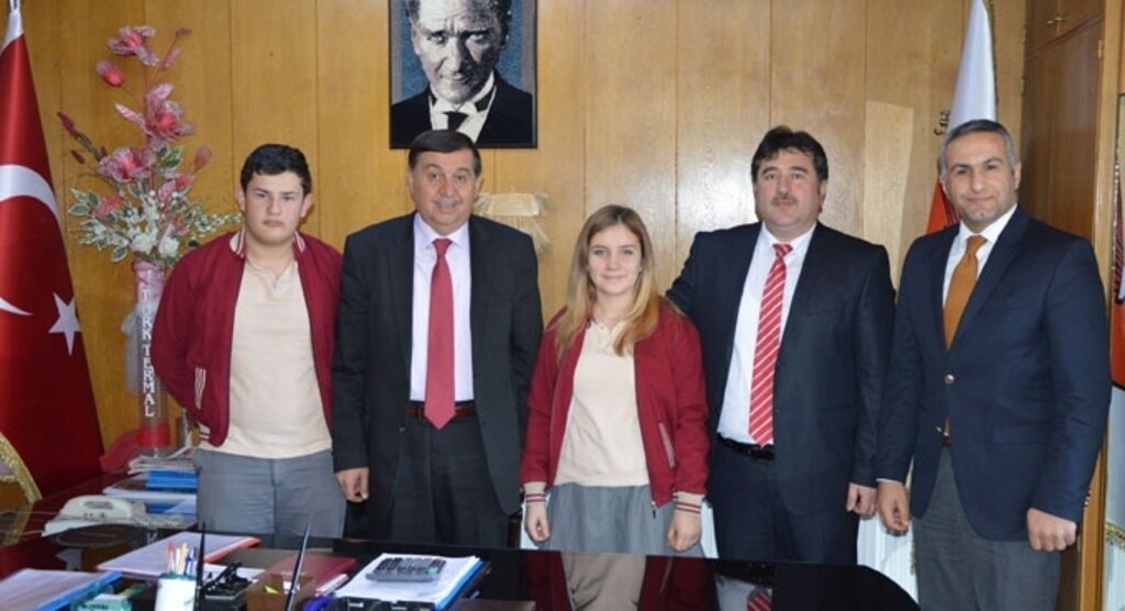 Okul dergisi için Havza Belediye Başkanı Murat İkiz’i ziyaret ettiler