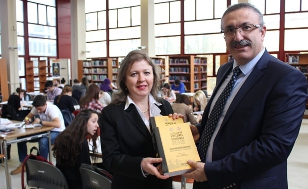 Okumak Yaşadığının Farkına Varmaktır