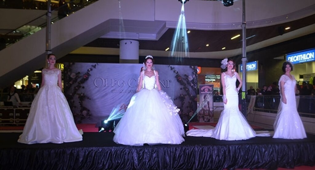 Oleg Cassini Defilesi Samsun Piazza AVM ziyaretçilerini büyüledi