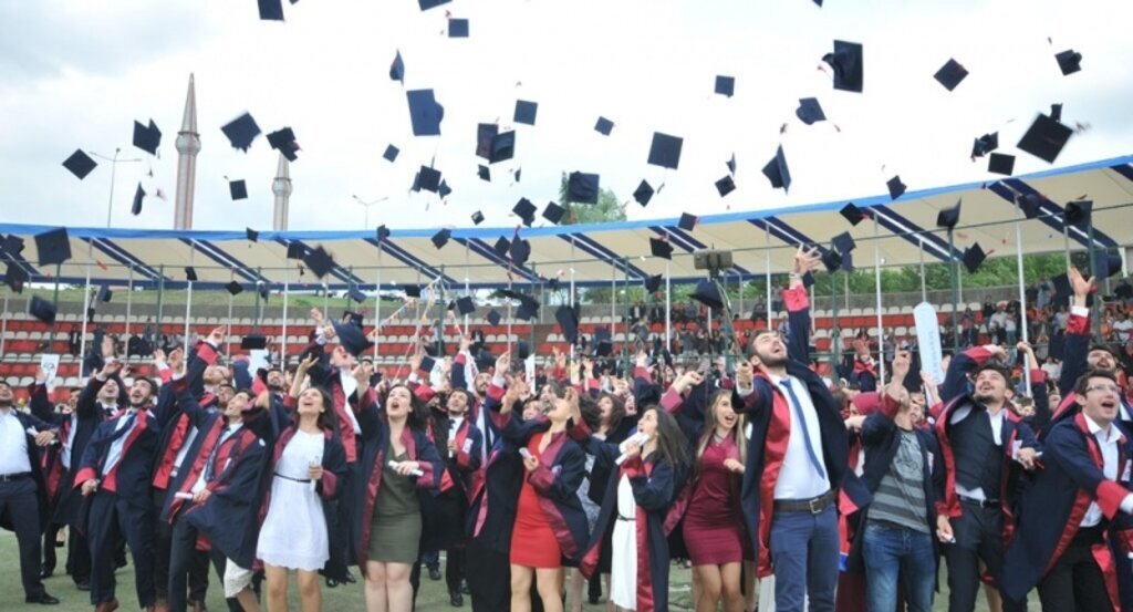 OMÜ İktisadi ve İdari Bilimler Fakültesi mezuniyet töreni yapıldı