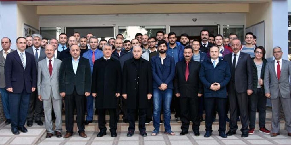 OMÜ'lü öğrencilerle önce namaz sonra kahvaltı