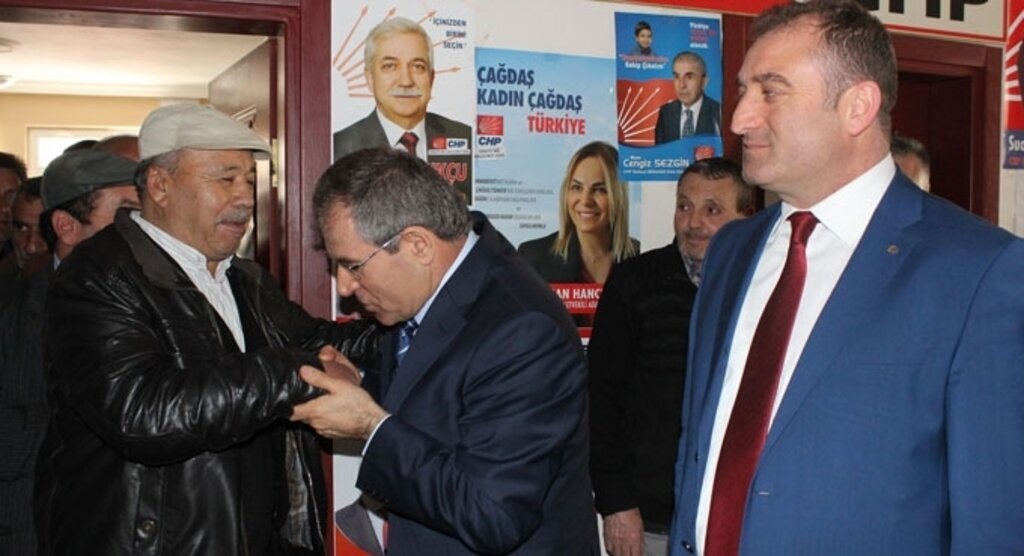 Ön seçim galibi Kemal Zeybek 'vekil' gibi karşılandı