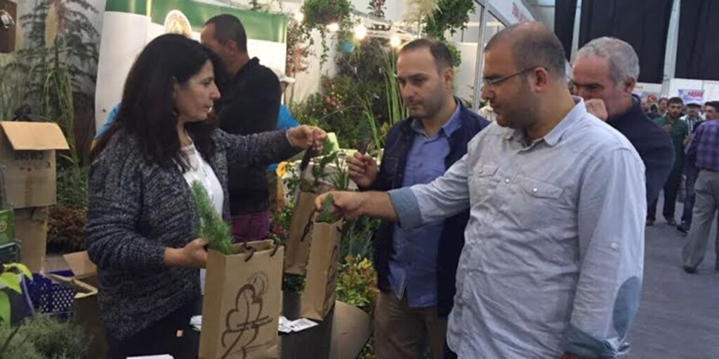 Orman Fidanlık müdürü fuar standına ilgi