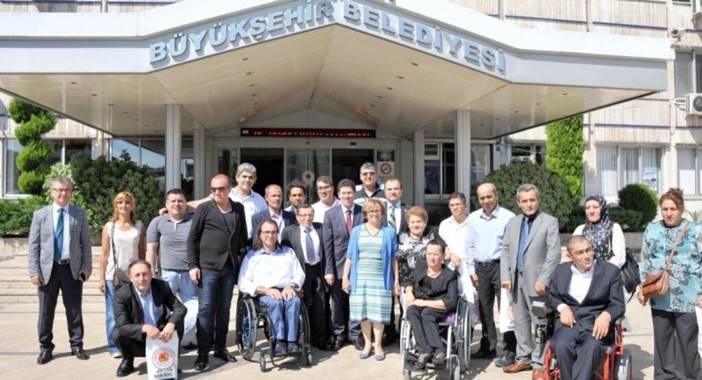 Ortepedik Engelliler Federasyonu’ndan Büyükşehir’e Mavi Işıklar teşekkürü