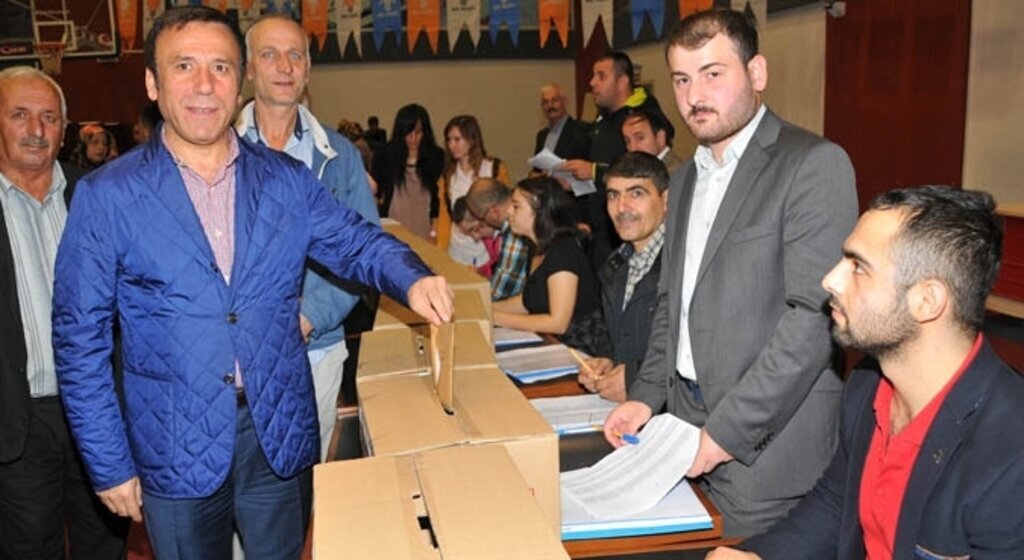 Osman Genç: AK Parti demokrasi partisidir