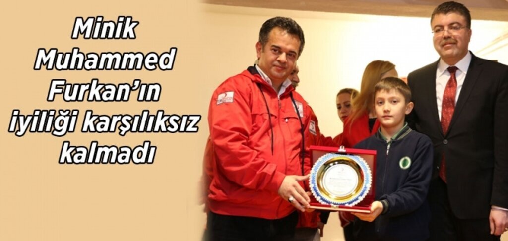 Oyun konsolu almak için biriktirdiği harçlığını Kızılay'a bağışladı