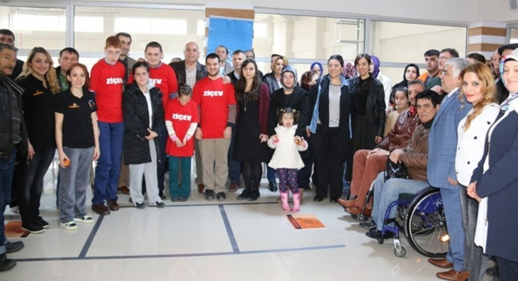 Özel çocuklara kıyafet kampanyası