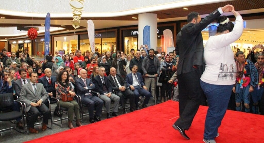 Özel çocuklardan muhteşem gösteri