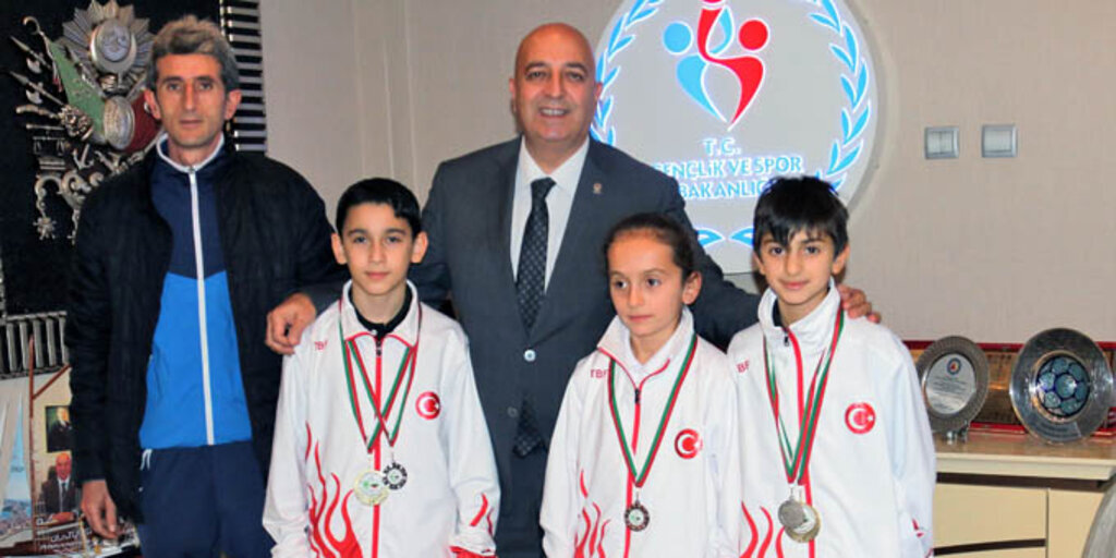 Özyurt başarılı sporcuları ödüllendirdi