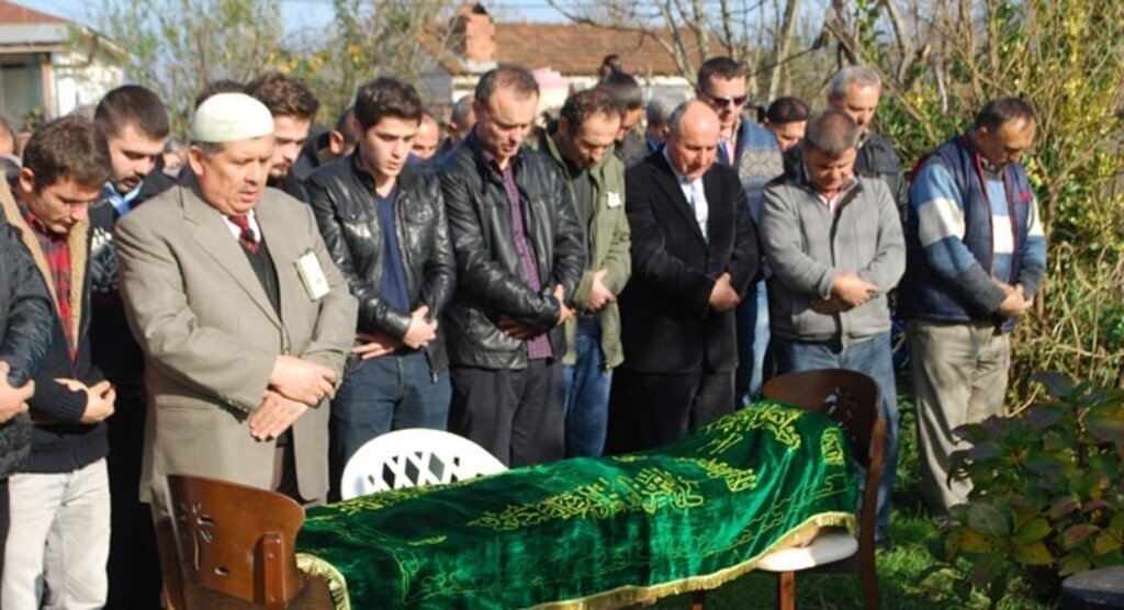 Pencereden düşerek ölen üniversite öğrencisi toprağa verildi