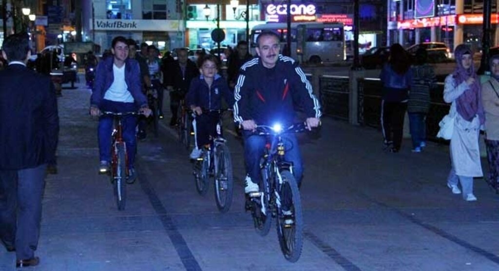 Perşembe Akşamı Bisikletçileri Çarşamba'da