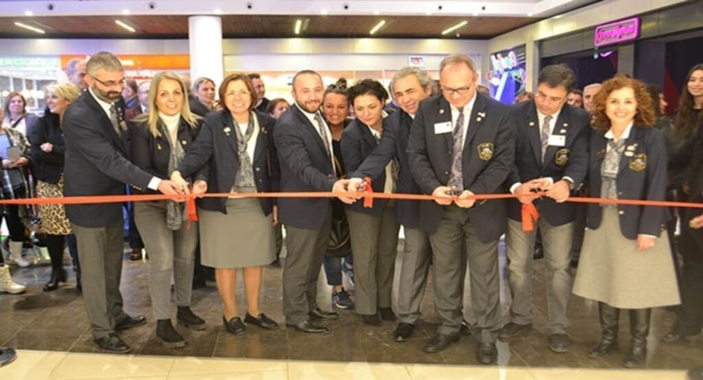 Piazza AVM’de “Çocuk Gelin Olmasın” sergisi açıldı