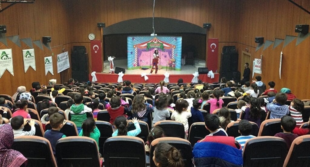 Piazza tüm çocukları müzikale davet ediyor