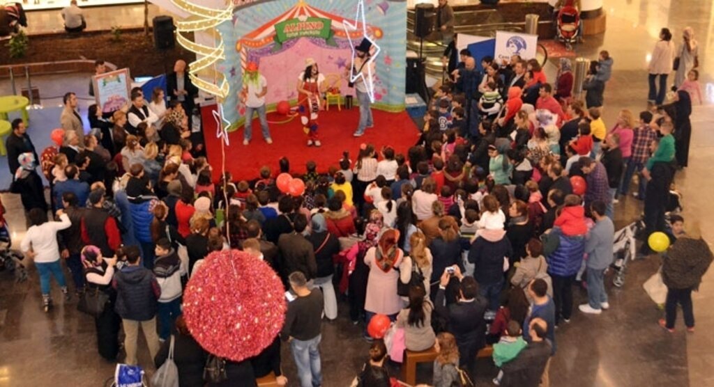 Piazza’da Çocuklar Alpino’nun Eğlenceli Dünyasına Katıldı